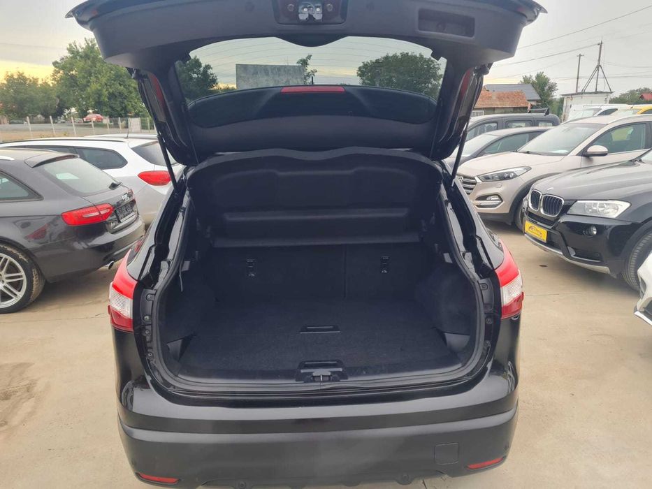 NISSAN QASHQAI 1.2 benzina 116 c.p. an 2015 cash sau rate