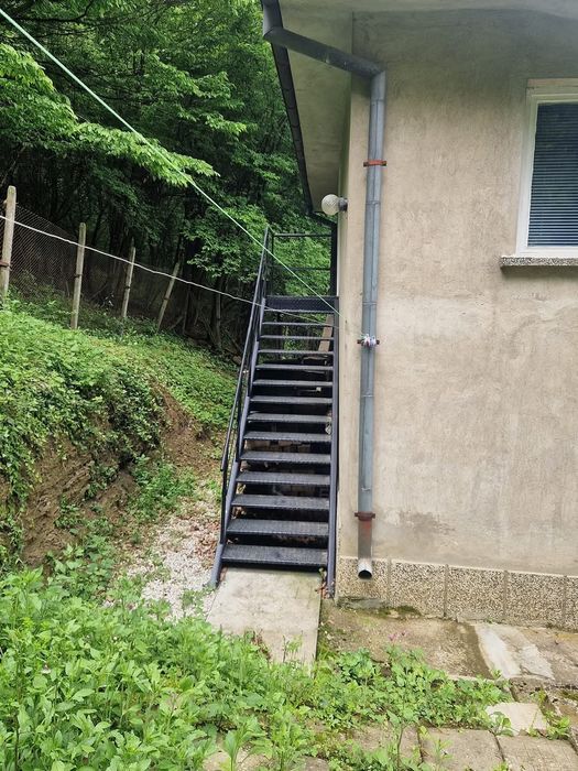 Продавам вила в района на кв. Шенини