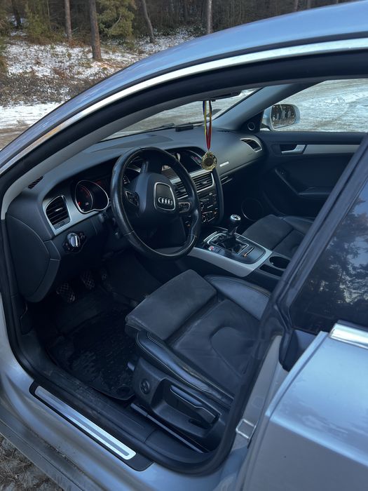 Vând Audi A5 stare impecabilă! Preț negociabil!