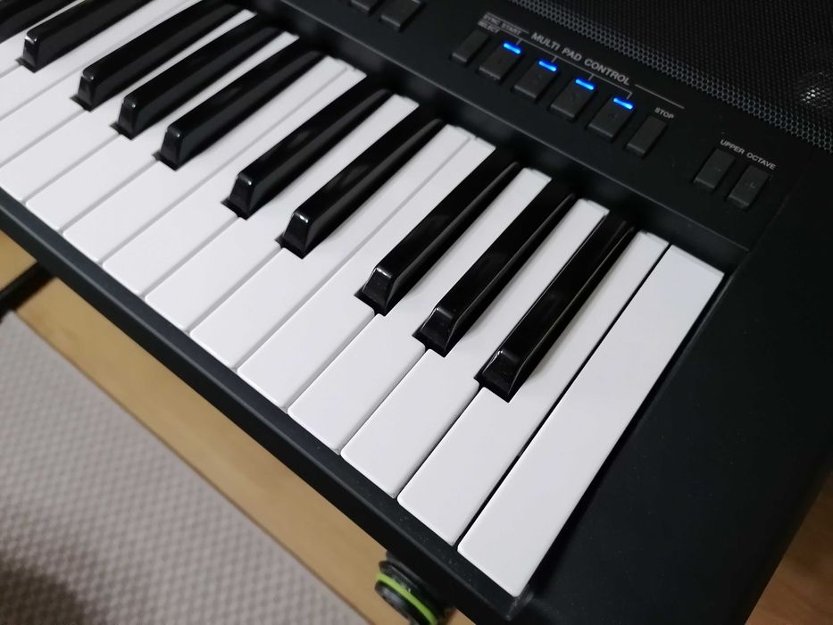 Orga Yamaha PSR-SX700 (Husa+stativ+pedala+stil/ritm)