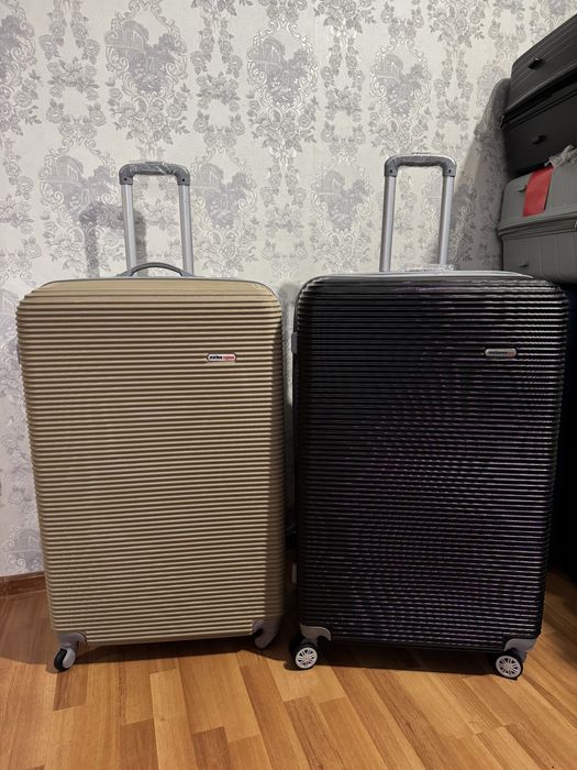 Чемодан 32” L на колёсах — прочный и вместительный.