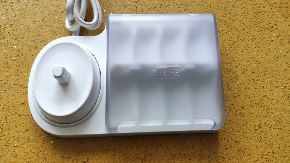 Продавам оригинално зарядно за четка за зъби Braun Oral-B