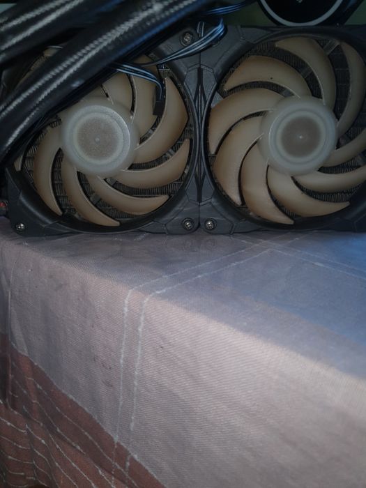 Cooler de răcire Segotep pe baza de lichid