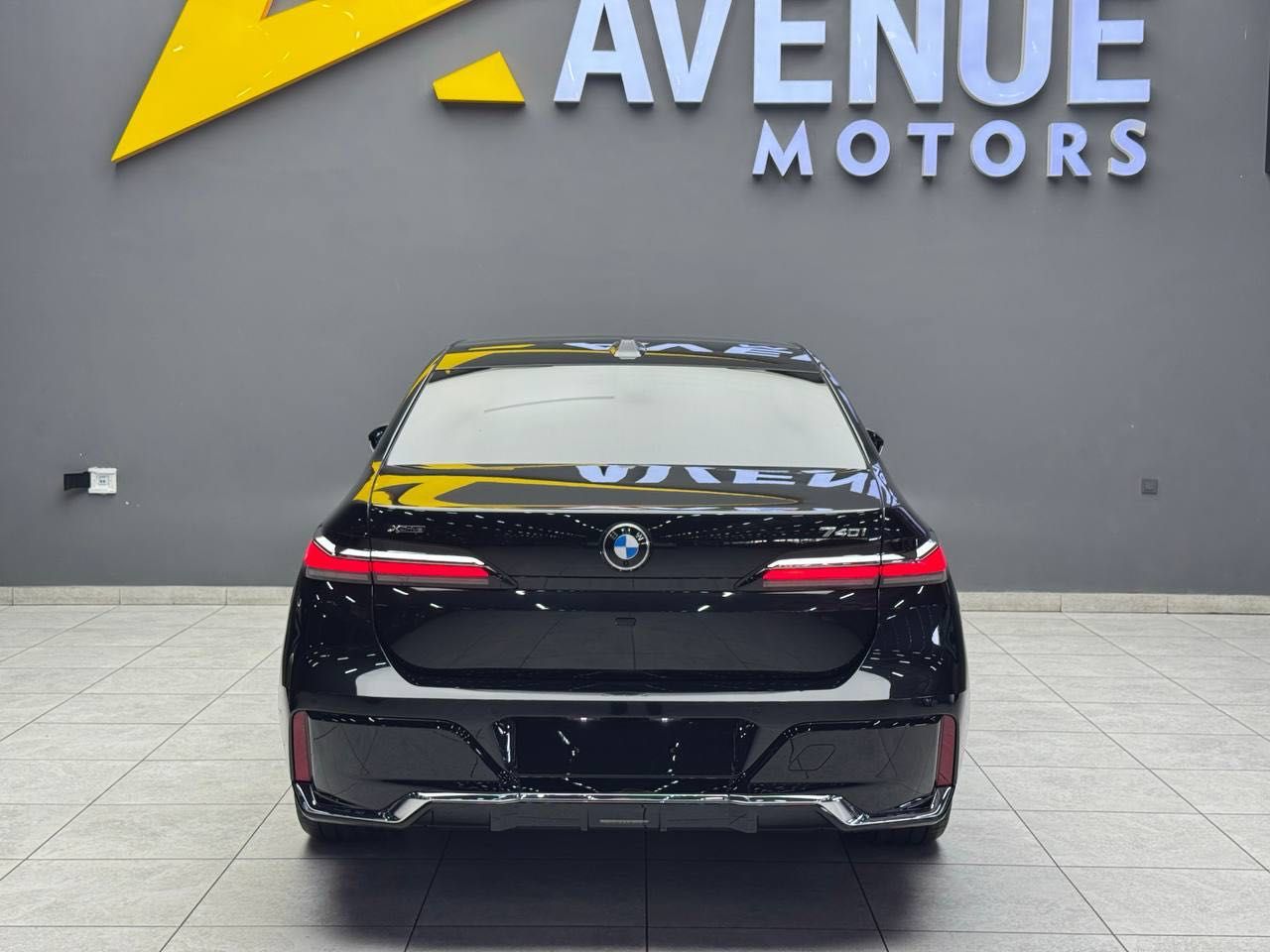 Продается новый BMW 740
