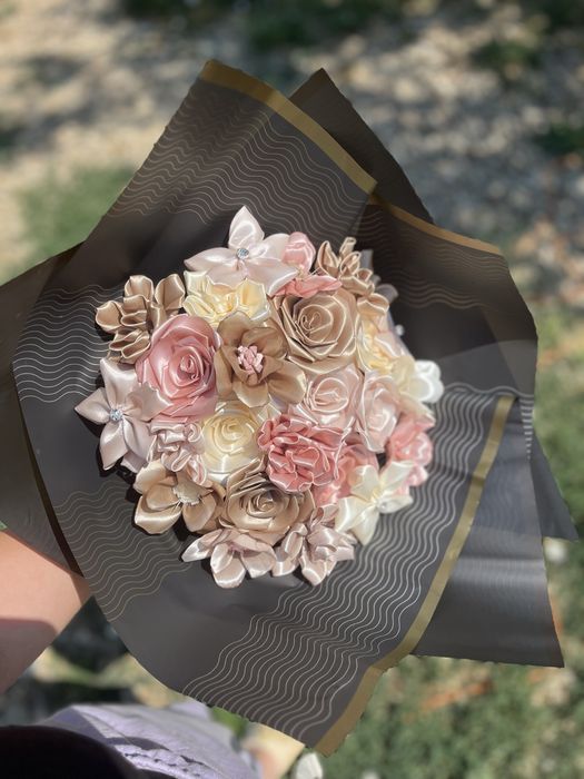 Buchet de flori din satin
