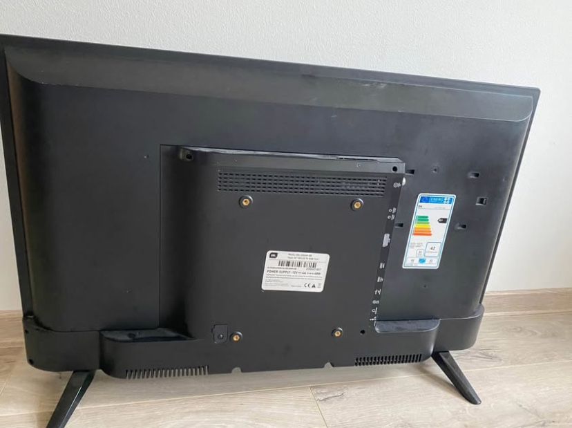 Televizor ok. 82 cm