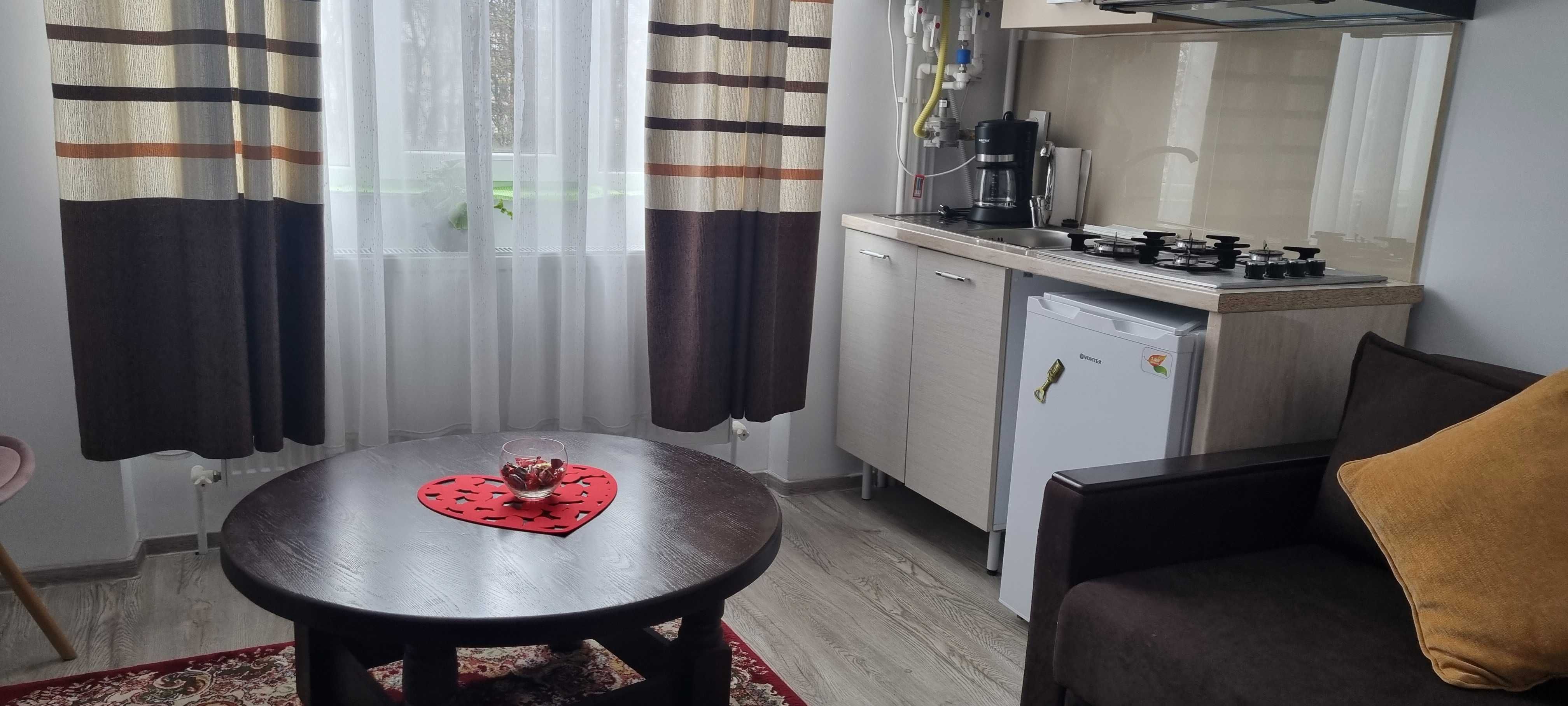 Inchiriez in regim hotelier garsonieră si apartament cu 2 camere