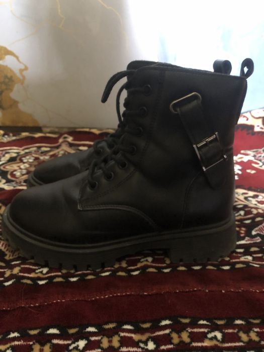 Продаются женские сапожки.