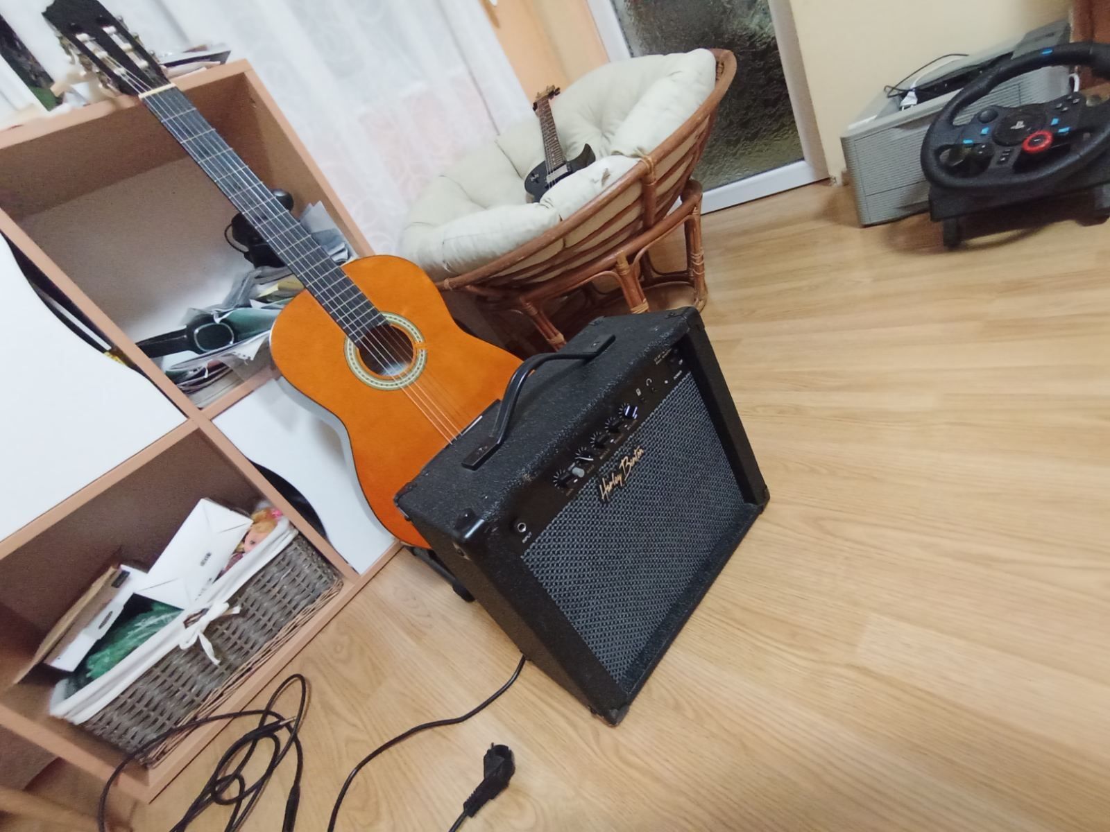 Усилвател за китара Кубе Harley Benton 20W