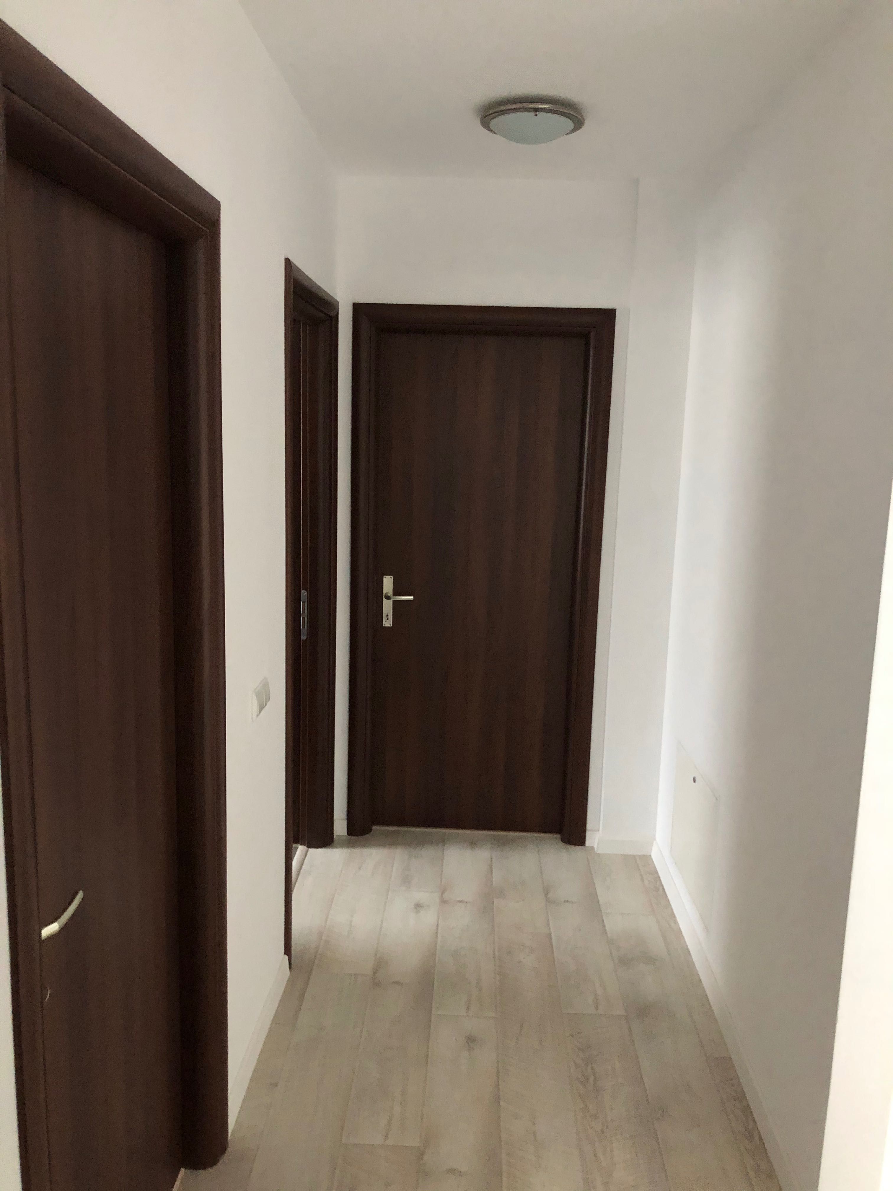 apartament spațios cu 4  Camere si 3 parcări / Direct proprietar/