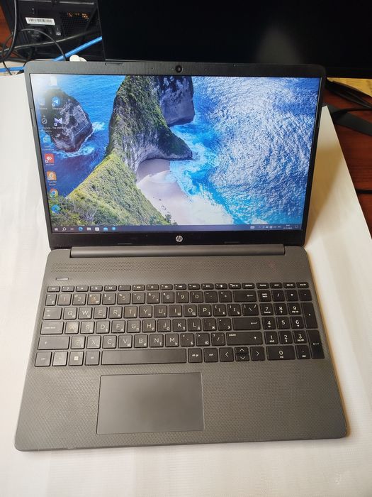 Мощный ноутбук HP Laptop 15, AMD Ryzen 5 5500
