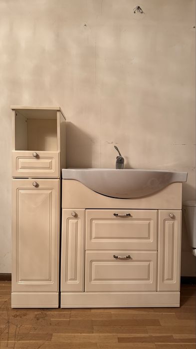 Мебель для ванной,состоит из 6 предметов