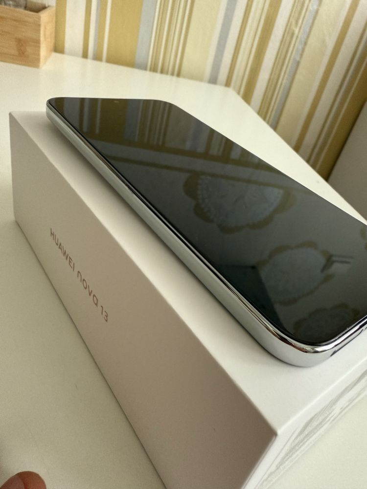 Huawei NOVA 13 phone
