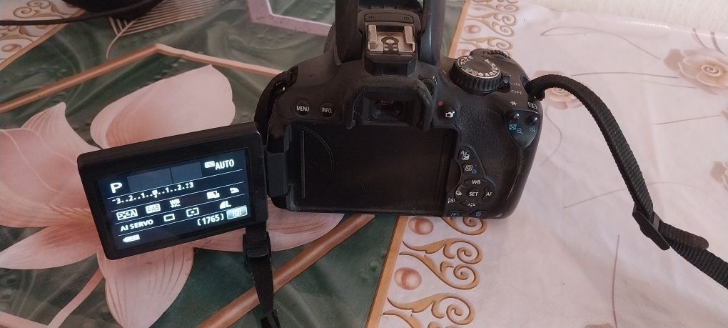 Продаётся фотоаппарат canon eos 650d в комплекте всё имеется