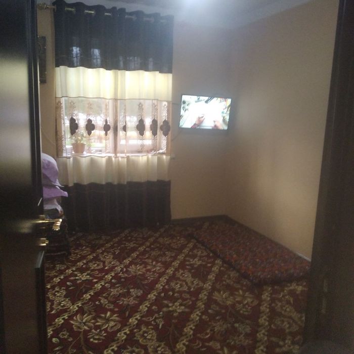 Uy sotiladi Yangi hayot tumani 1-qavvatda 3 xonali uy sotiladi