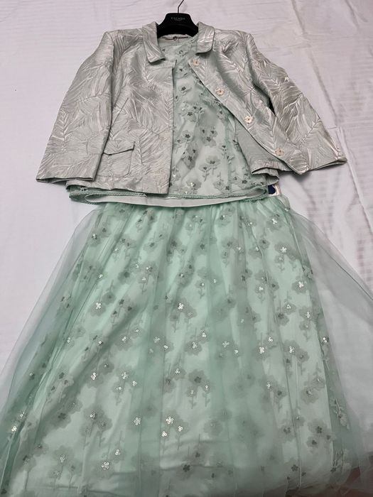 Продам костюм тройку