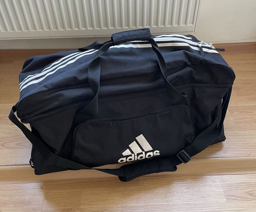 Geanta sport Adidas pt voiaj/transport negru