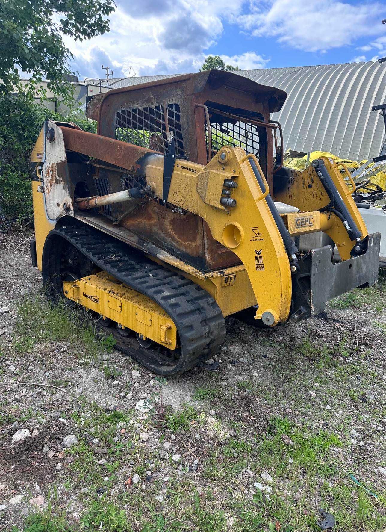 Мини челен товарач GEHL RT 215 2023 г. 200 часа