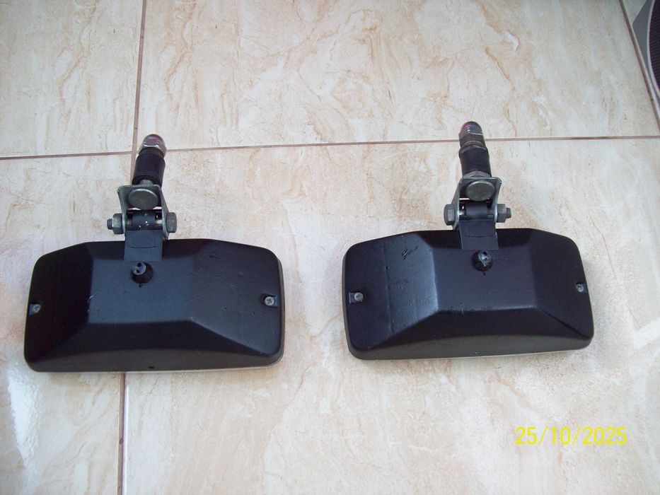 Lot 2 proiectoare / proiector auto epoca Trabant  Dacia Aro Oltcit etc