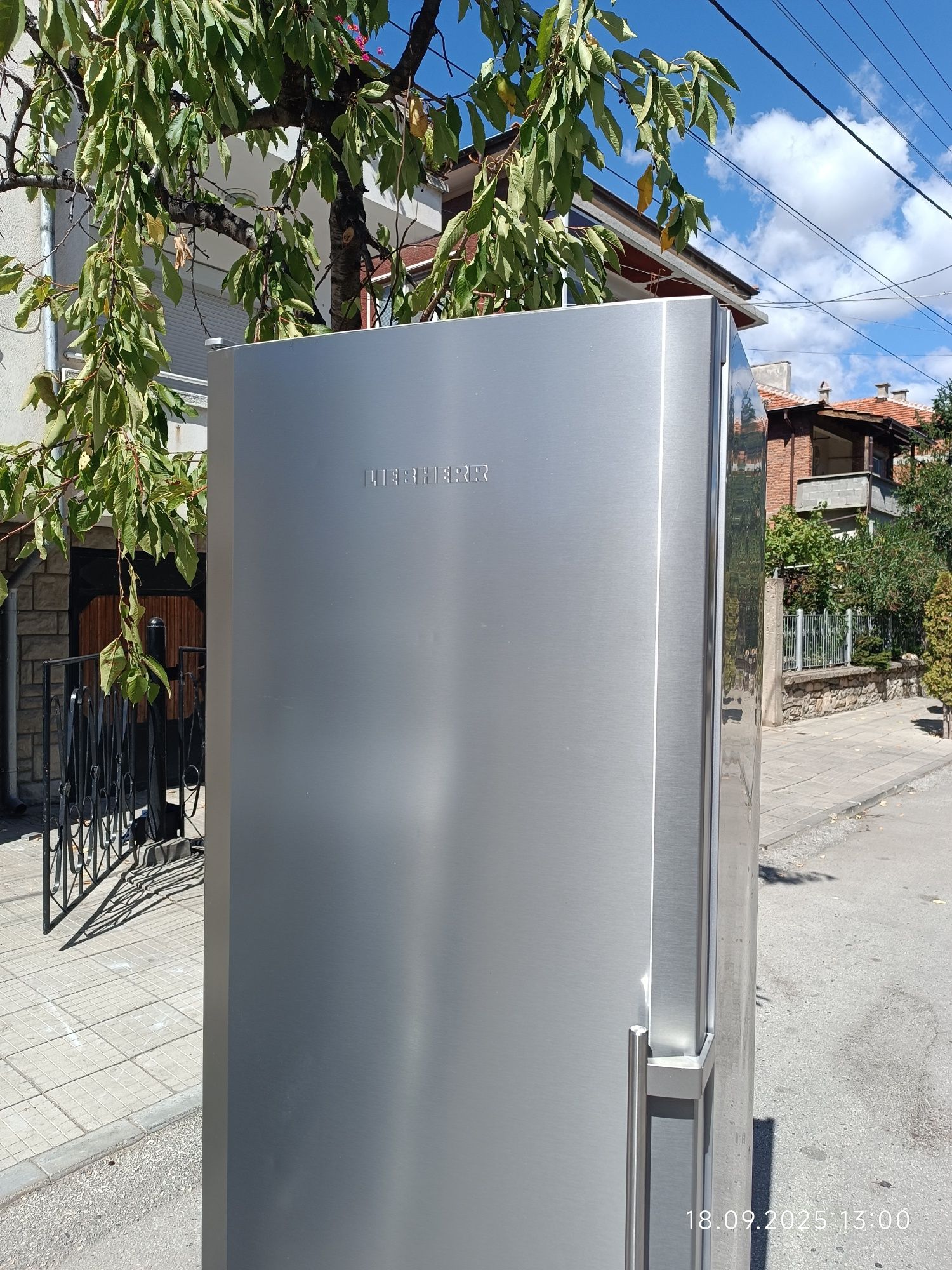 Хладилник liebherr височина 2 м