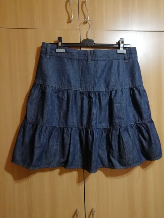 Vând fuste diverse culori