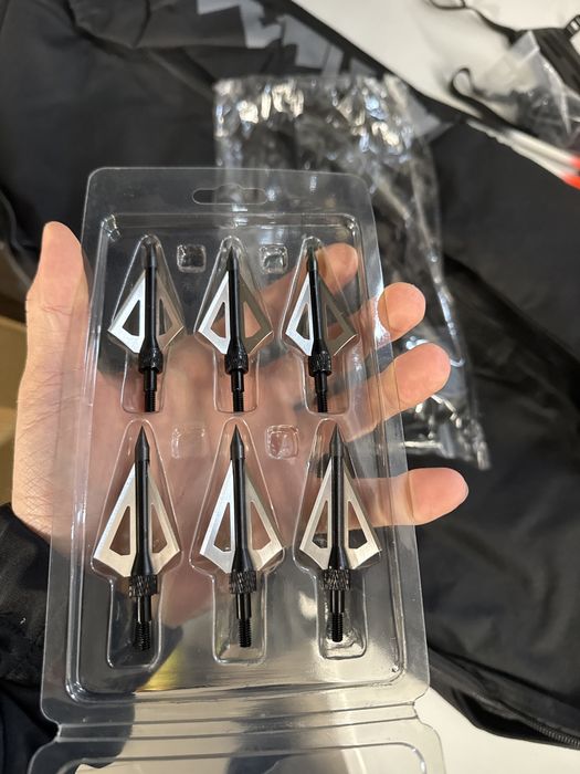 Arc vanatoare, compound bow, pe role din metal si carbon