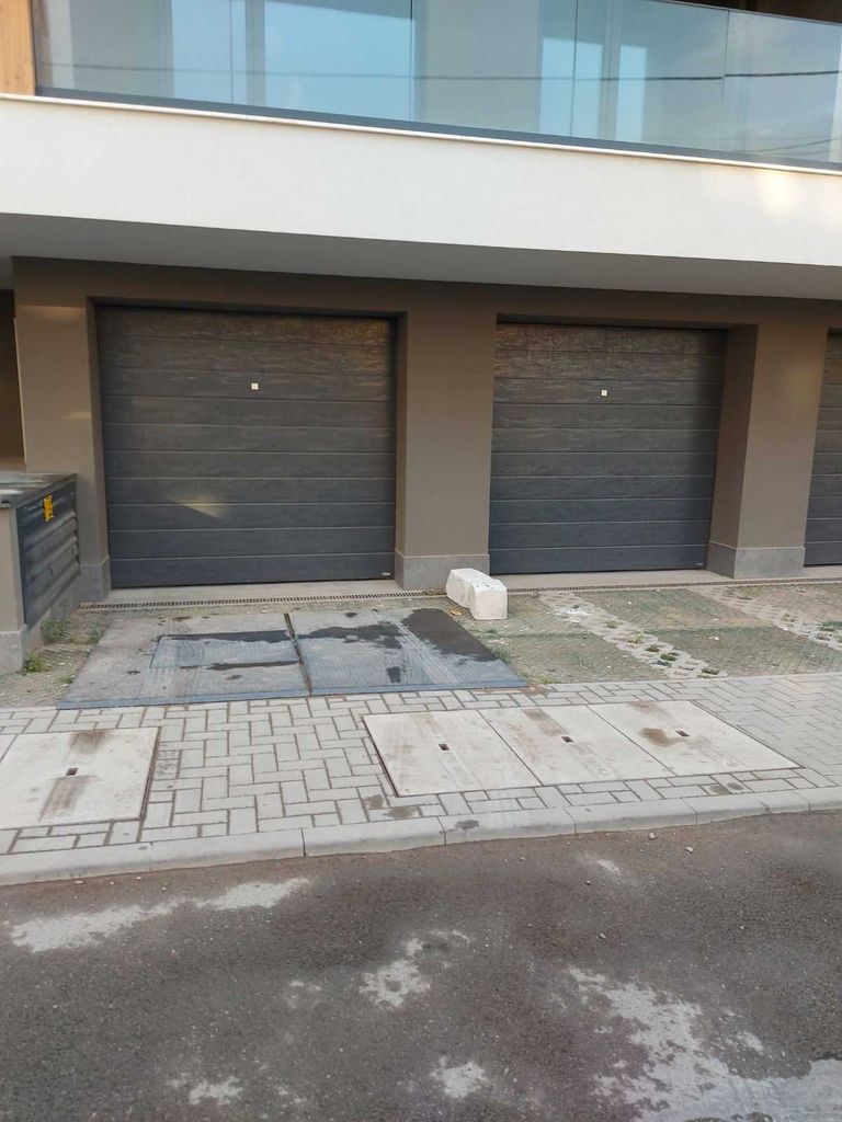 Дава се под наем Гараж / Паркомясто в София, Витоша - 30 кв.м за 220 € - Снимка #2
