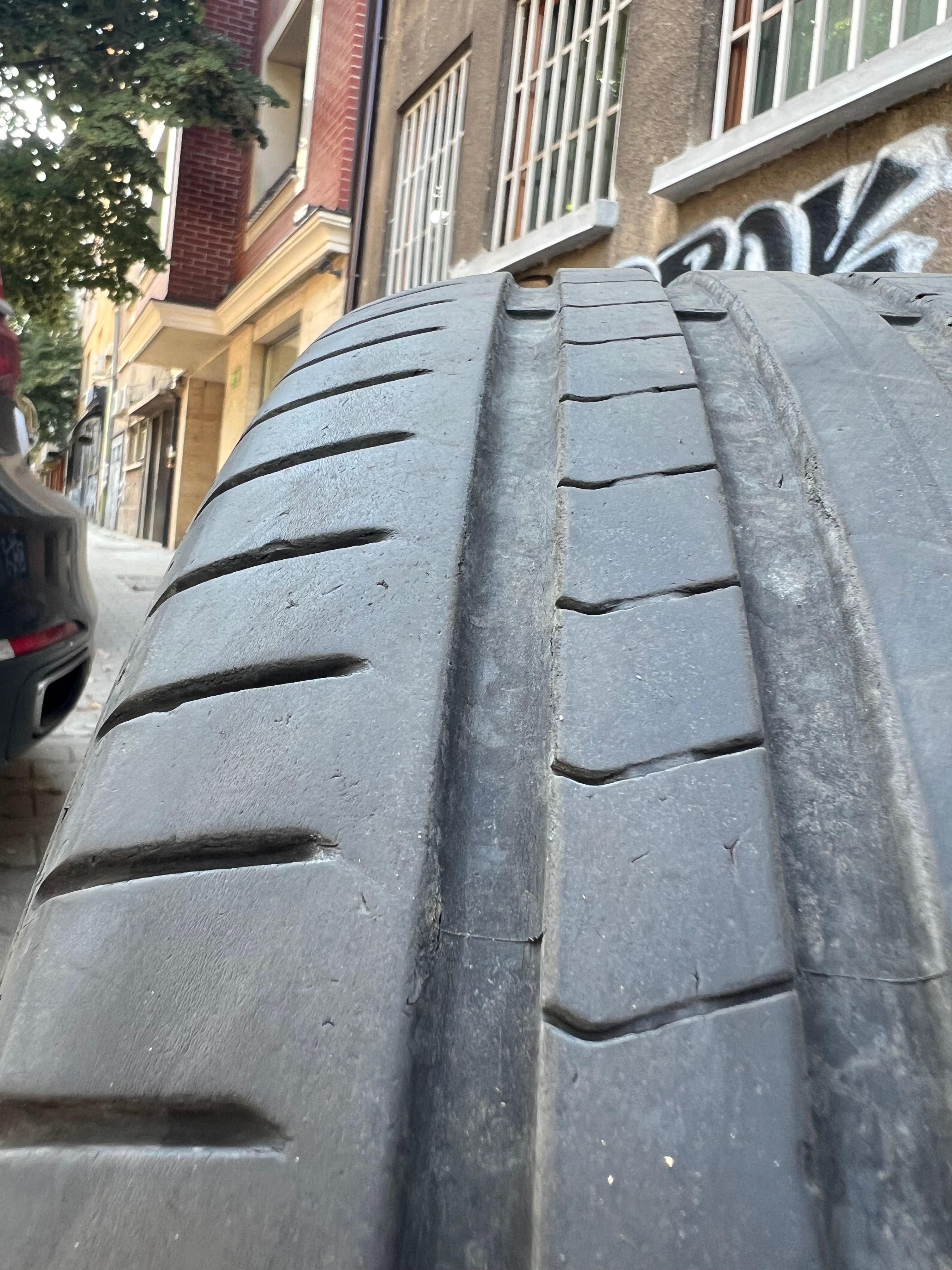 Лятна гума 245 40 20 Pirelli P-zero run flat с хомологация за Bmw