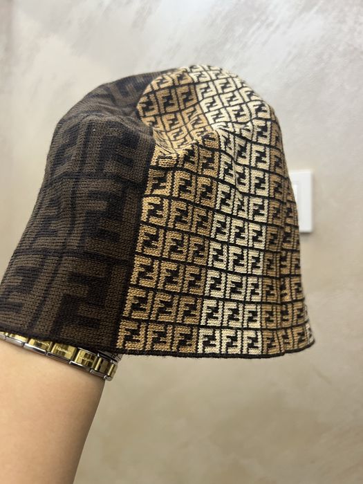 Дамска шапка Fendi