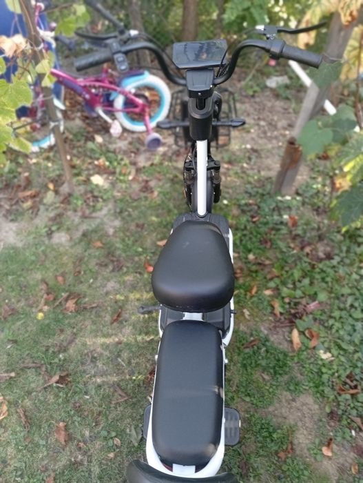 Trotineta electrica  cu scaun