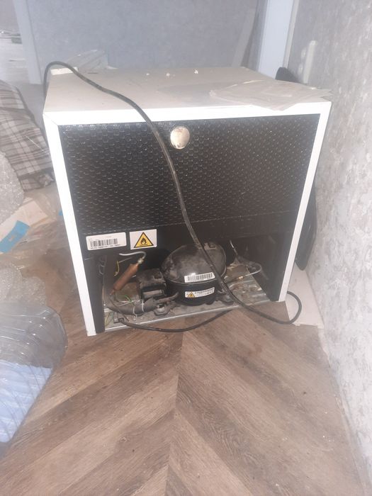 Продам холодилник маленки