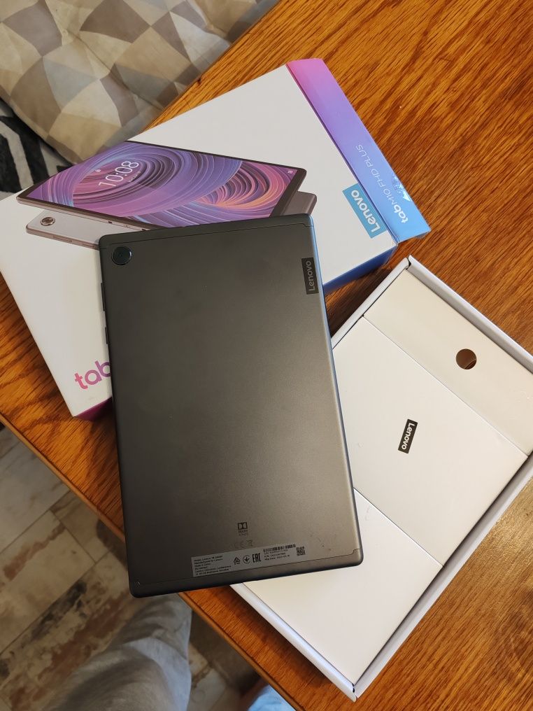 Vând tabletă Lenovo m10 fhd plus neutilizata