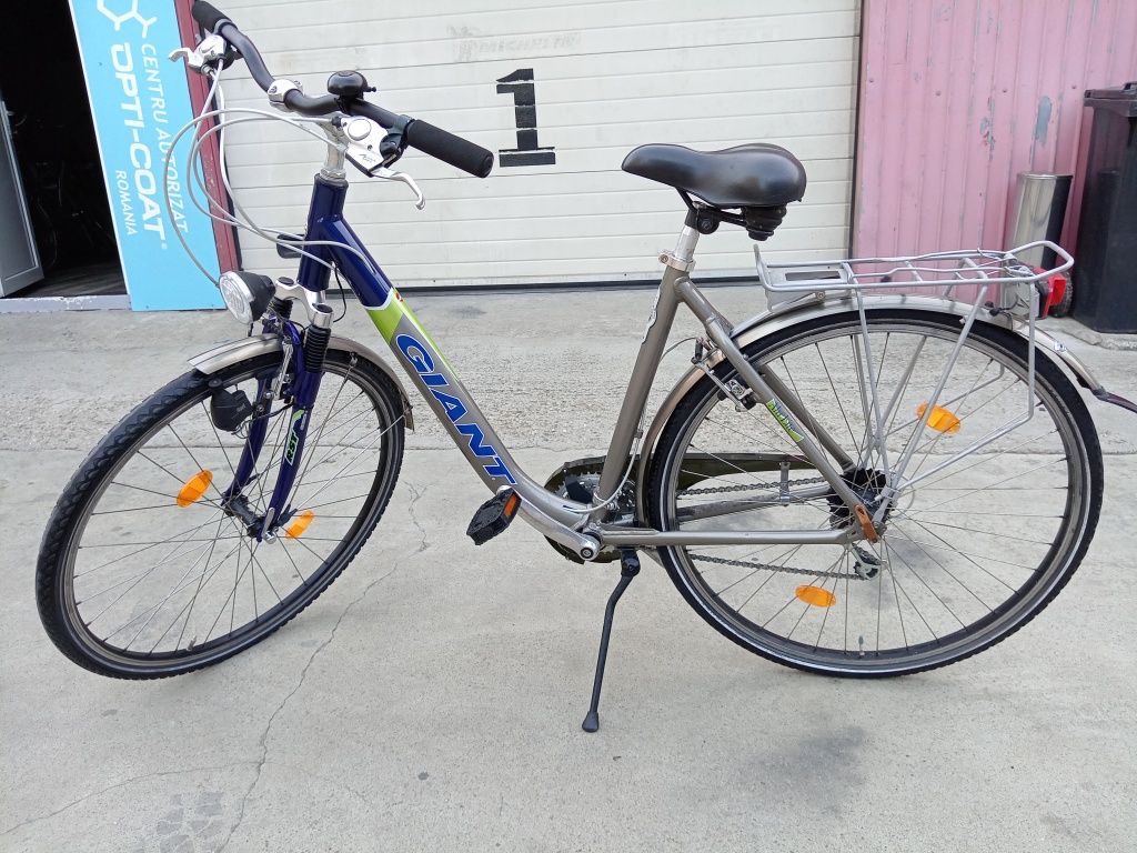 Vând bicicleta din aluminiu pentru damă