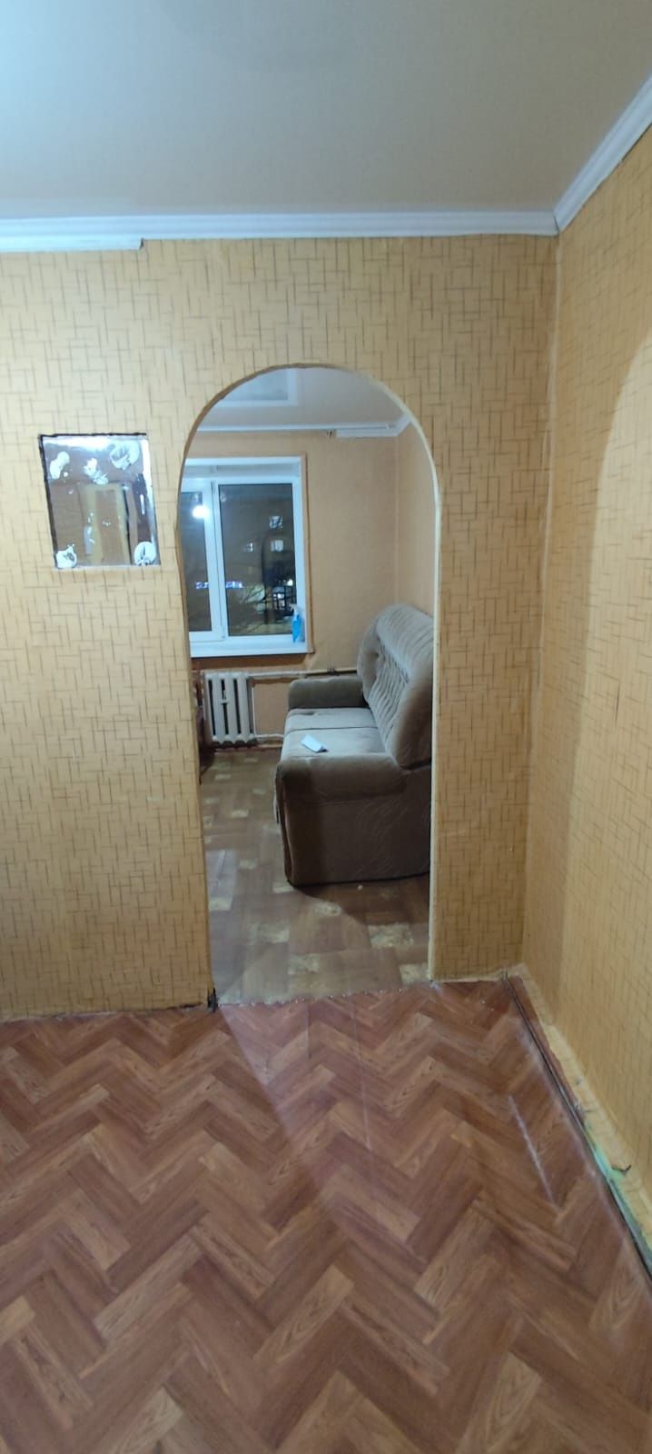 Комната в общежитии 19 квадратов.3 этаж