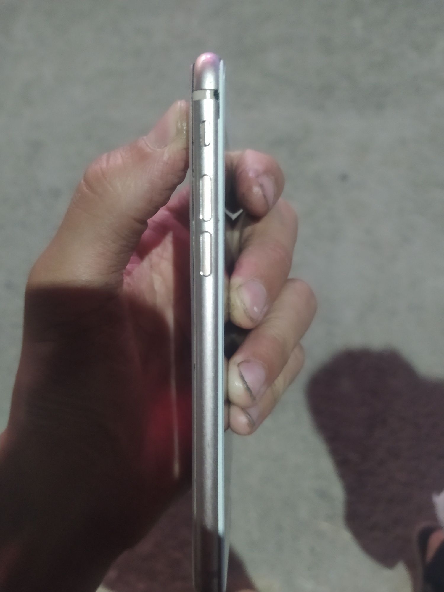 Iphone 8 hamma joyi ishlid. Abmen bor batareya useleni