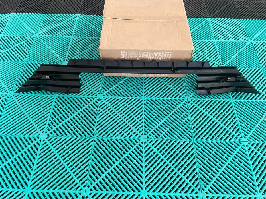 Grila inferioara bara fata Renault Megane 4 2016+ originala Renault