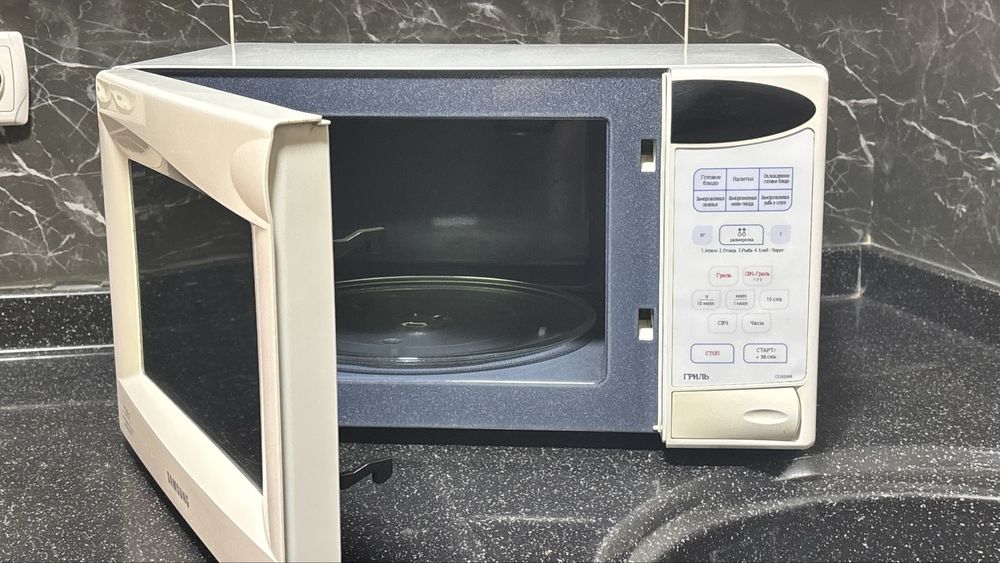 Продам микроволновую печь Samsung