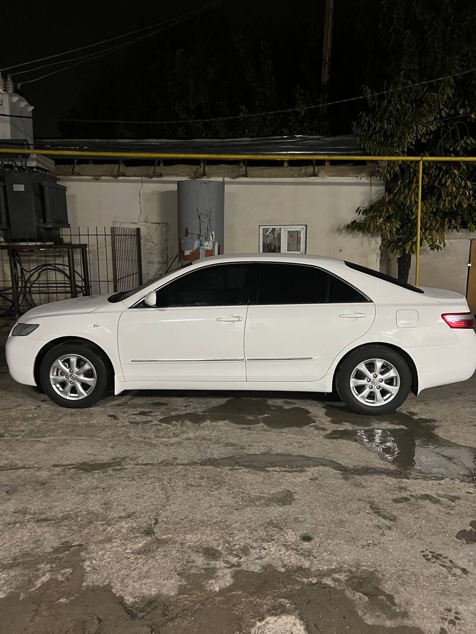 Tayota camry 40 sotiladi