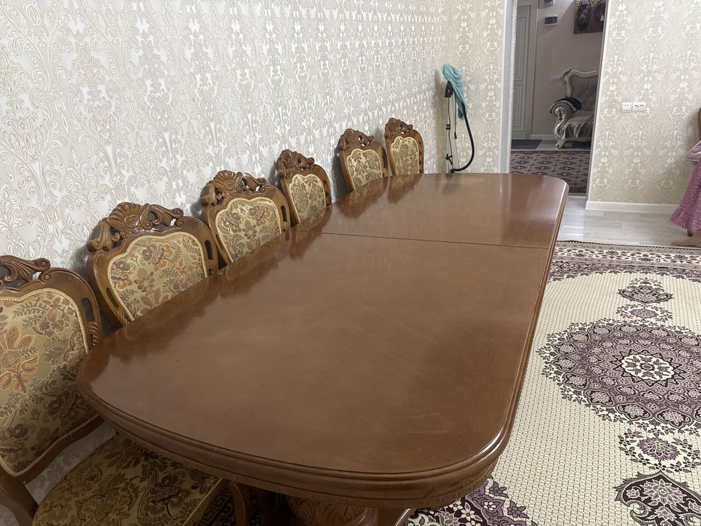 Столь стулями хорошое состояние