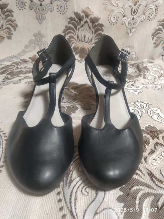 Продам босоножки  с Германии.