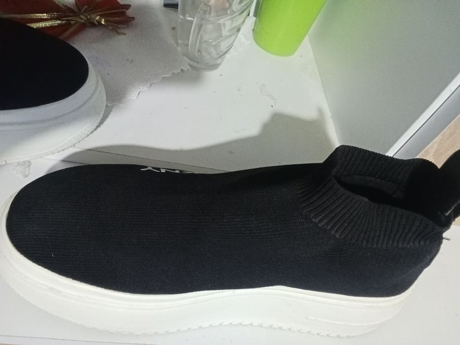 Adidași femeie DKNY mărimea 38,5