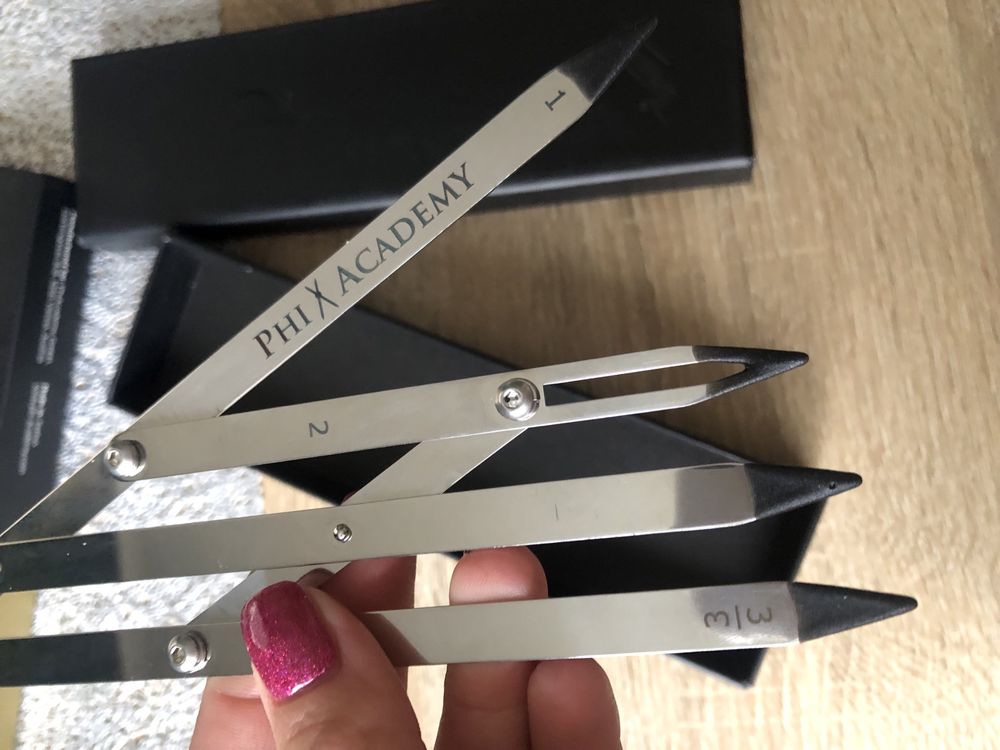 Phibrows Compass