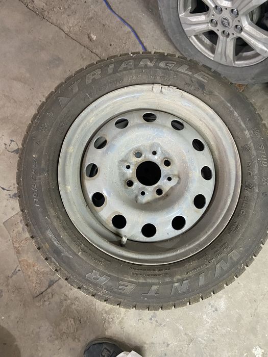 Продам б/у шины с дисками на ваз р14