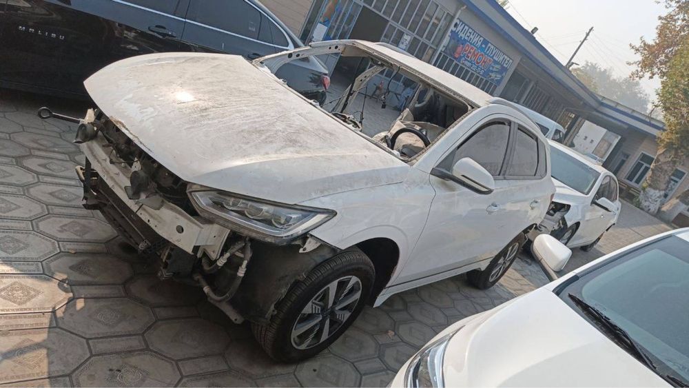 BYD e2 в аварейном состоянии