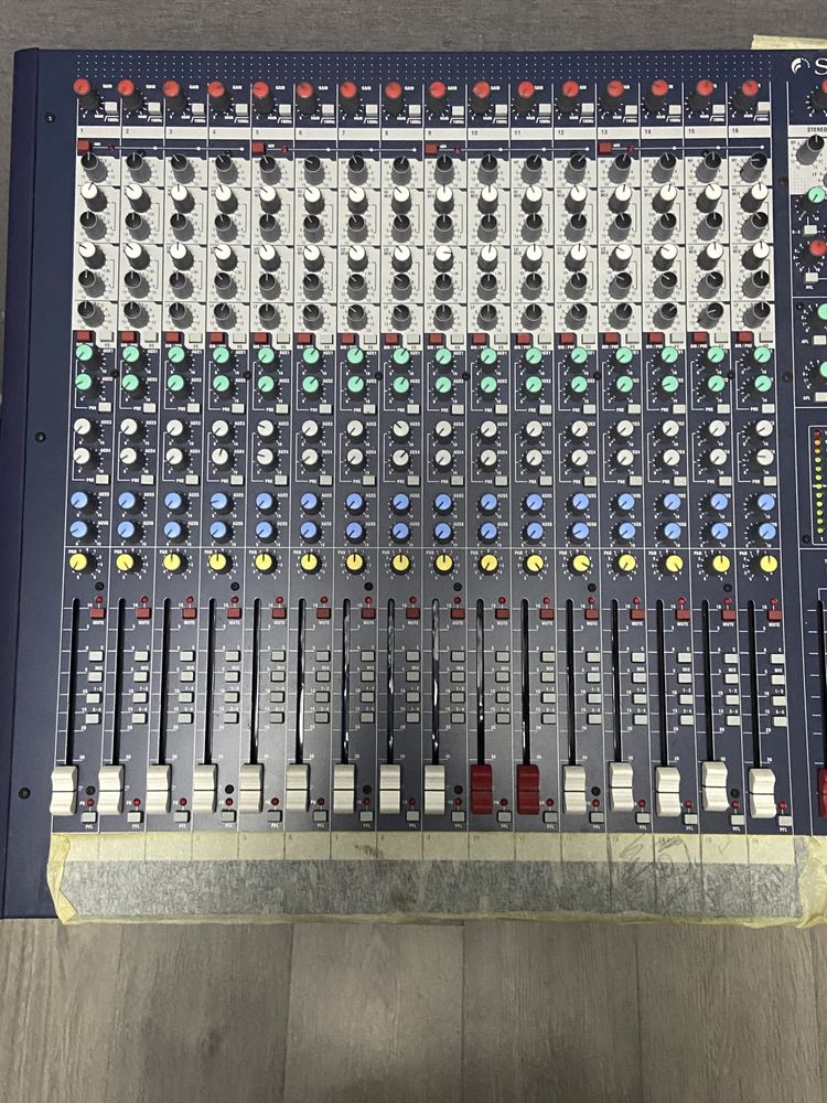 срочно продаю микшерный пульт LX7ii-24 SOUNDCRAFT