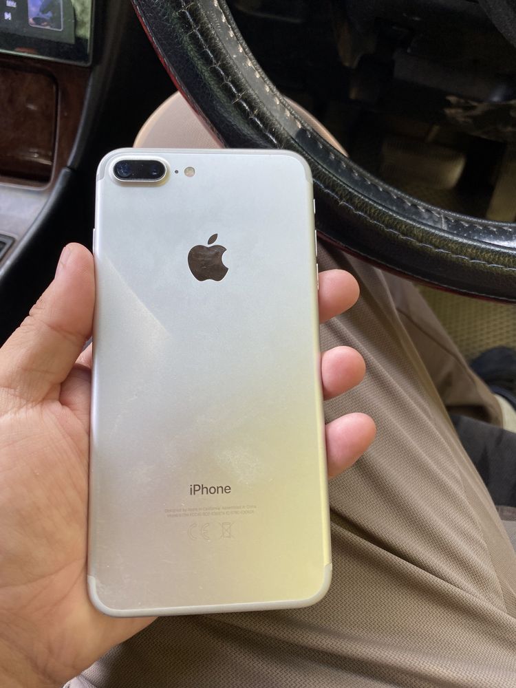 Iphone.  7.  Plus.    Gggg