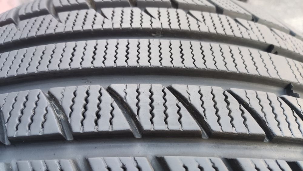2бр.зимни гуми 225/45/17 Tomket Winter 
dot23
7mm
Добри състояние на г