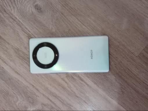 HONOR X9a 5g 8/256 8+5 ram holat o'rta hali 6 oy bo'ldi ishlatganimga
