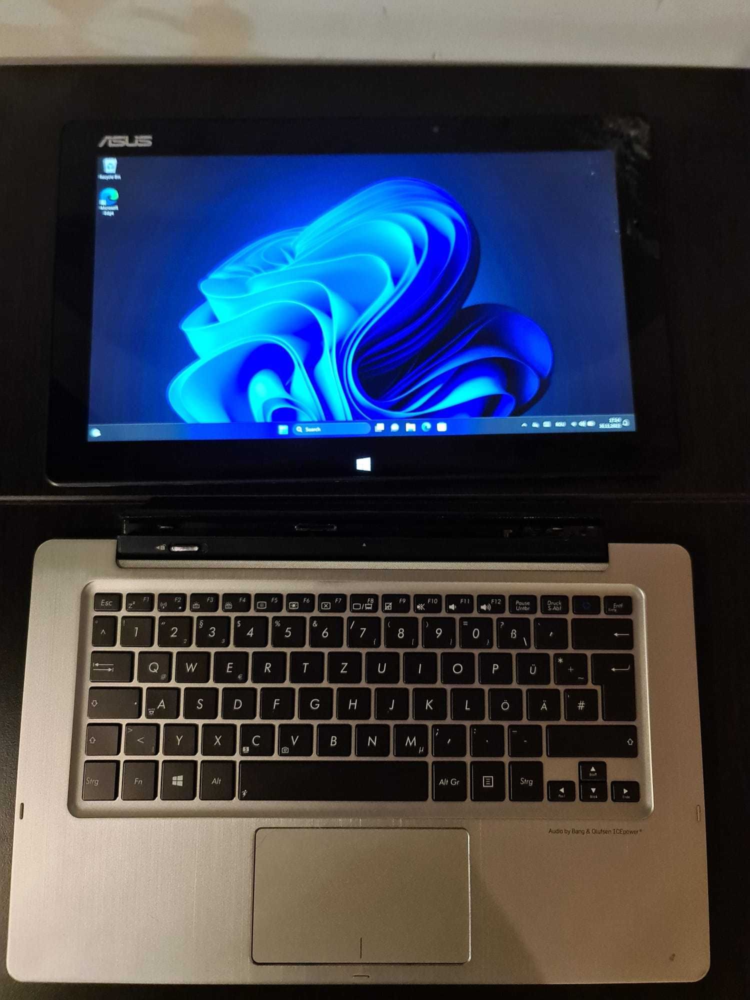 Laptop Tabletă Asus 2 in 1 I7 128GB SSD