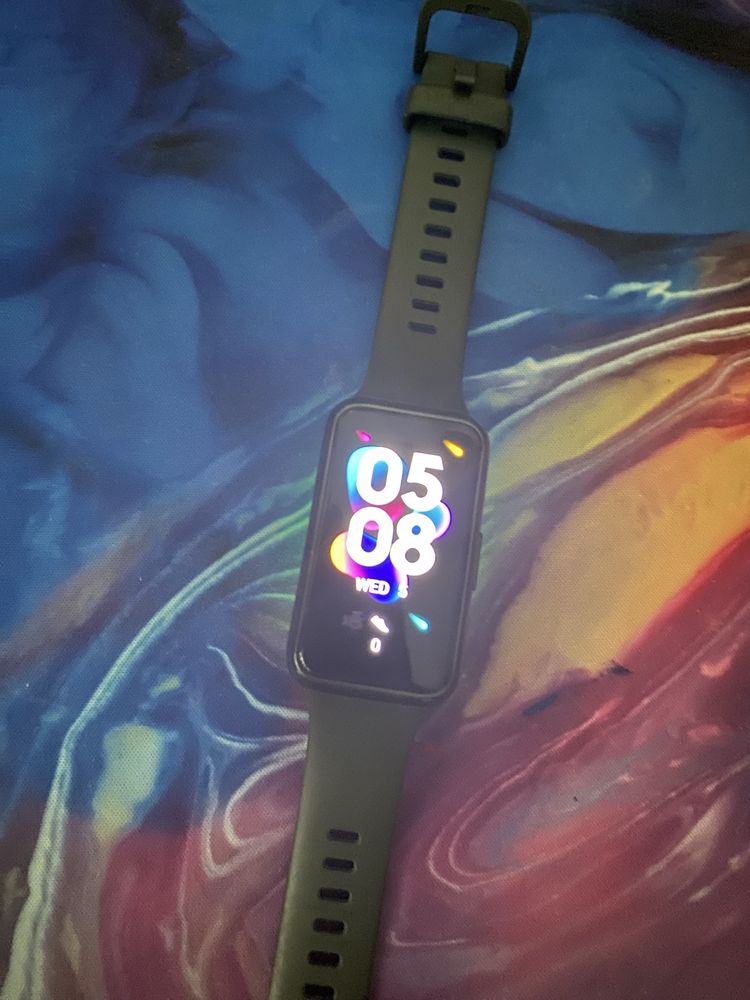 Продвам часовник на huawei 7-BAND с зарядно